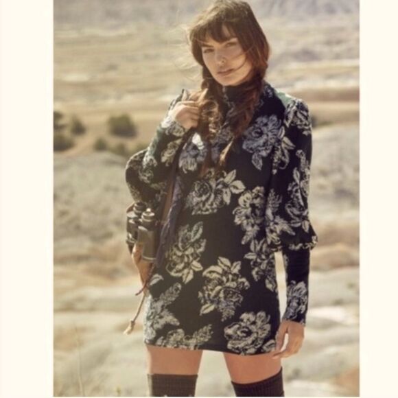 Free People Green floral sweater dress - Picture 1 of 10